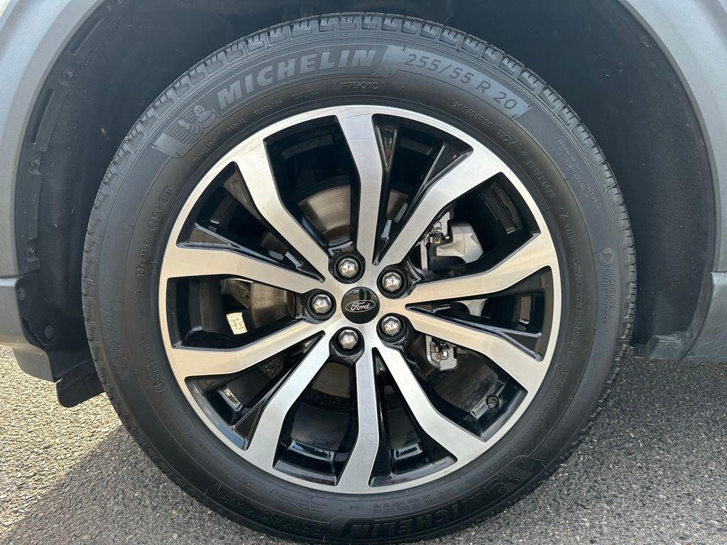 2021 Ford Explorer ST photo 10