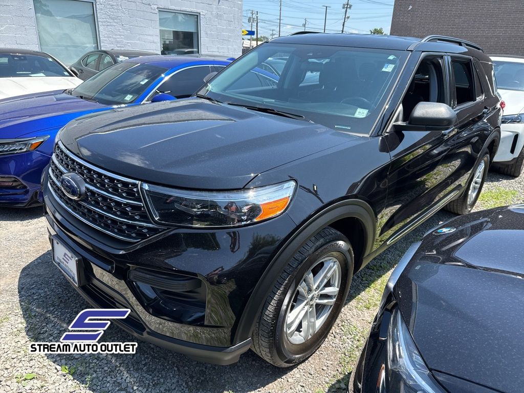2022 Ford Explorer XLT photo 2