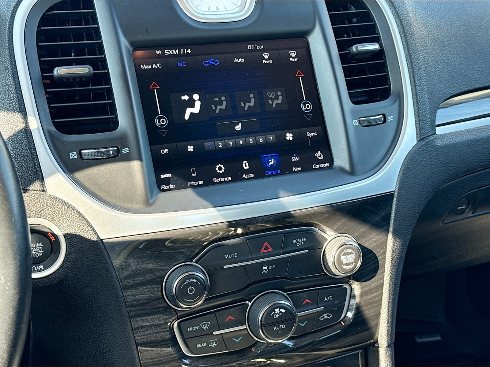 2019 Chrysler 300 Touring photo 16
