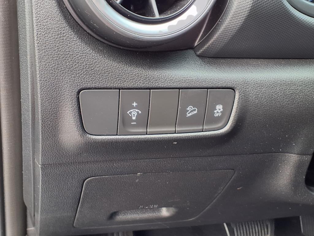 2023 Hyundai Kona SEL photo 5