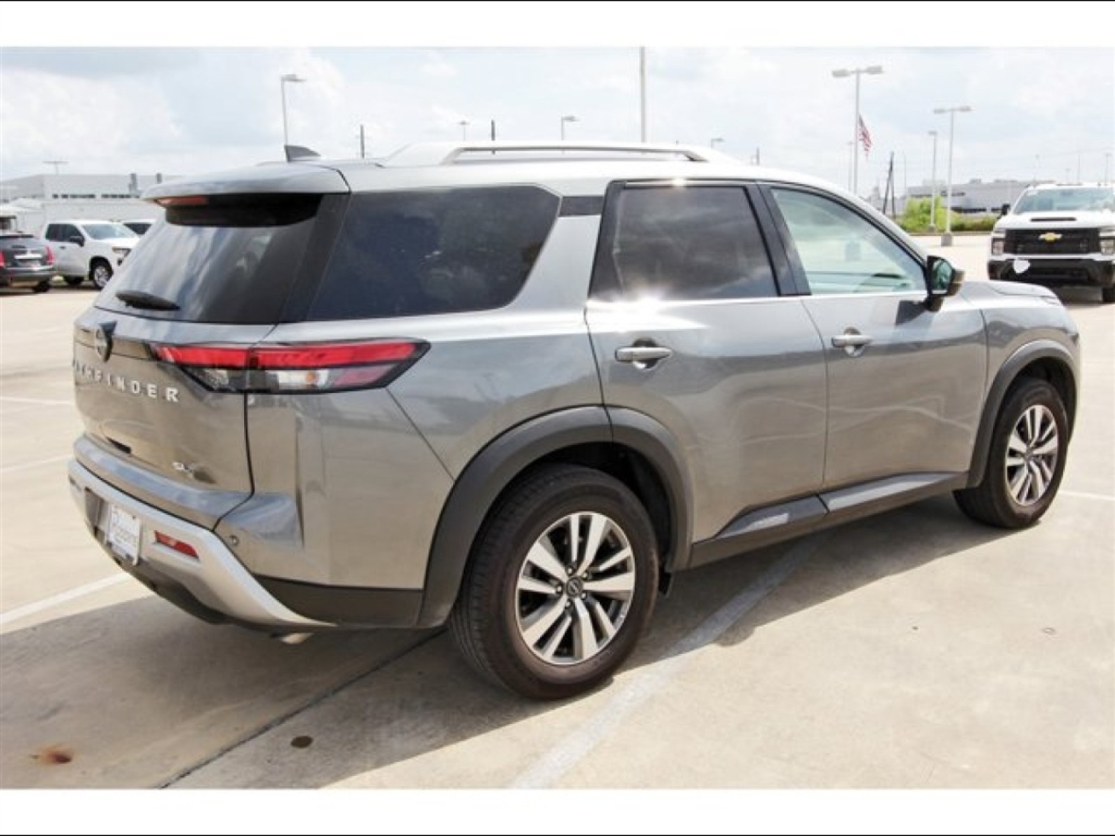 2025 Nissan Pathfinder SL - 5