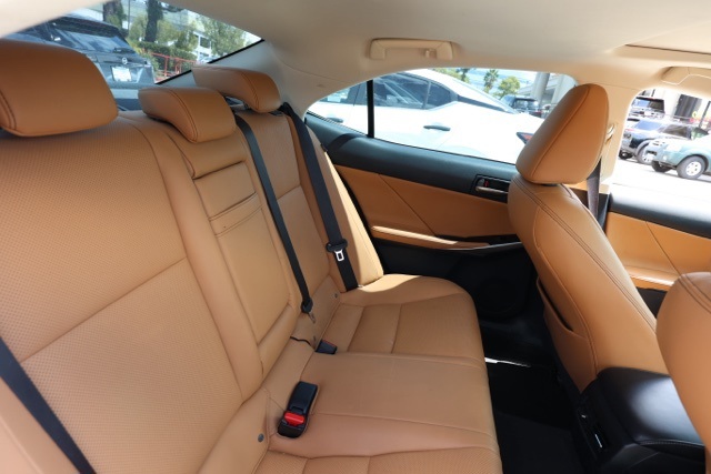 2020 Lexus IS 300 photo 16