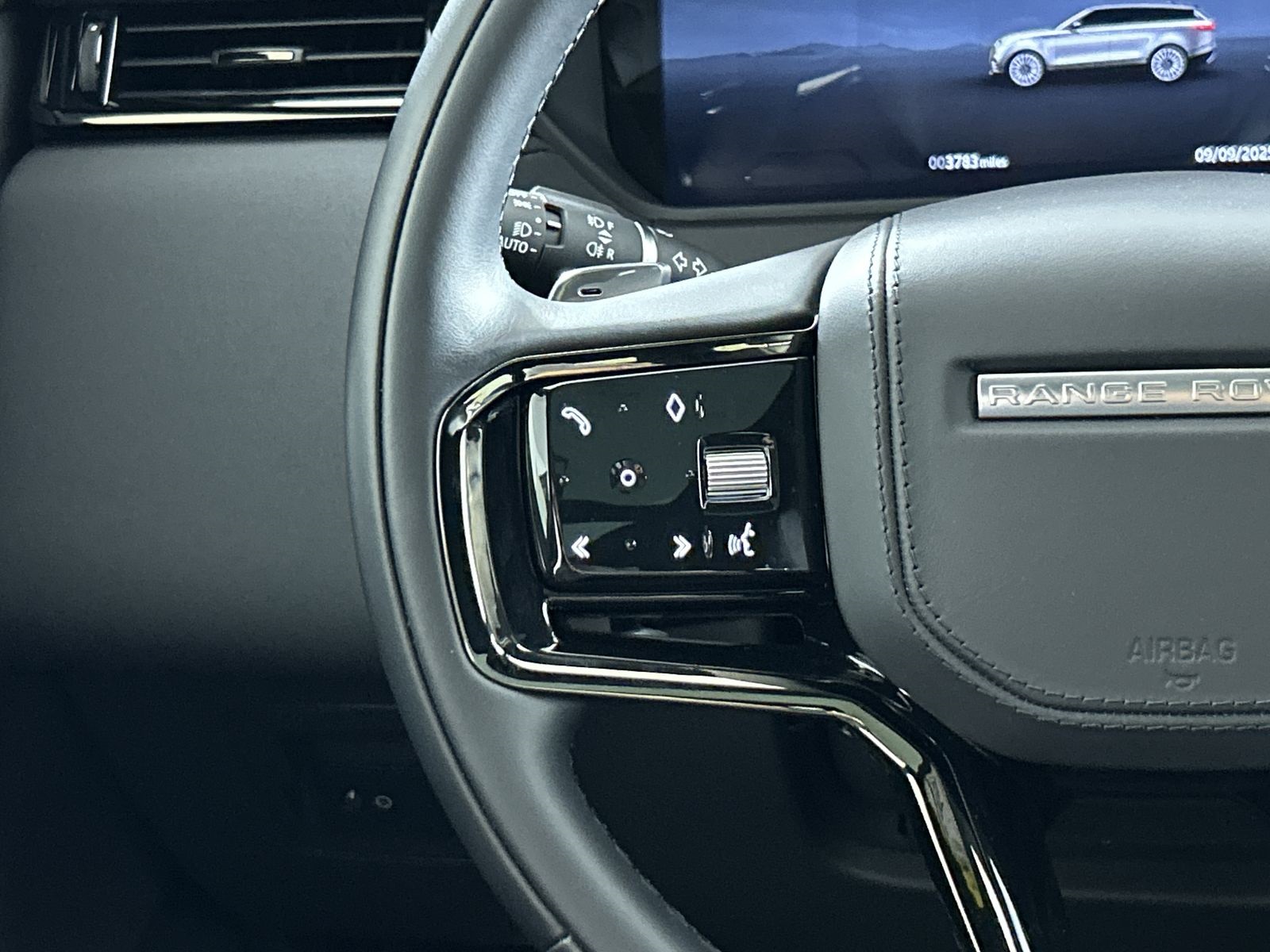 2025 Land Rover Range Rover Velar SE photo 10