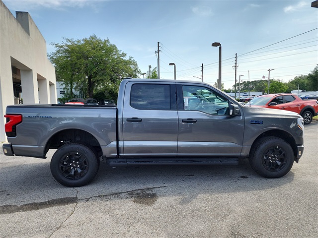 2025 Ford F-150 Lightning XLT photo 2
