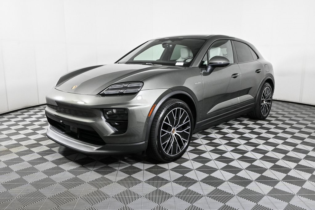 2025 Porsche Macan Base