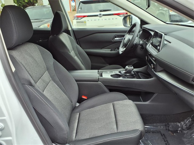 2026 Nissan Rogue SV photo 5
