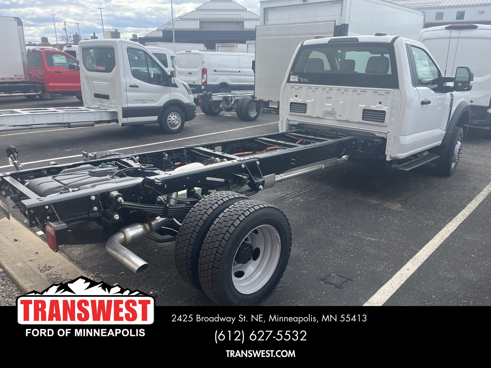 2025 Ford F-550 photo 2