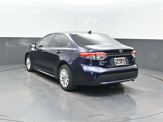 2022 Toyota Corolla LE photo 3