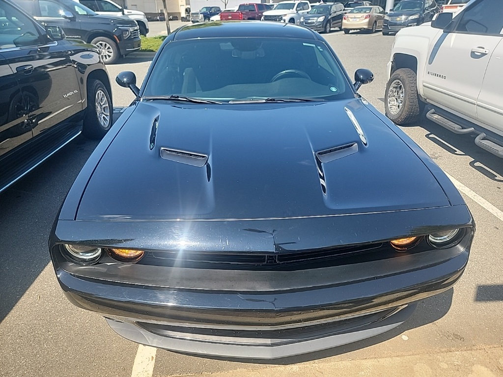 2019 Dodge Challenger SXT photo 2