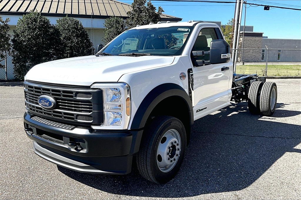 2026 Ford F-550 Super Duty Chassis Cab XL's photo