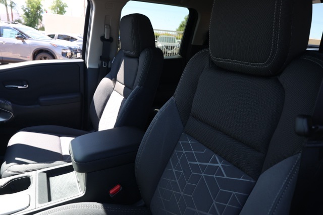 2026 Nissan Frontier Crew Cab SV photo 14