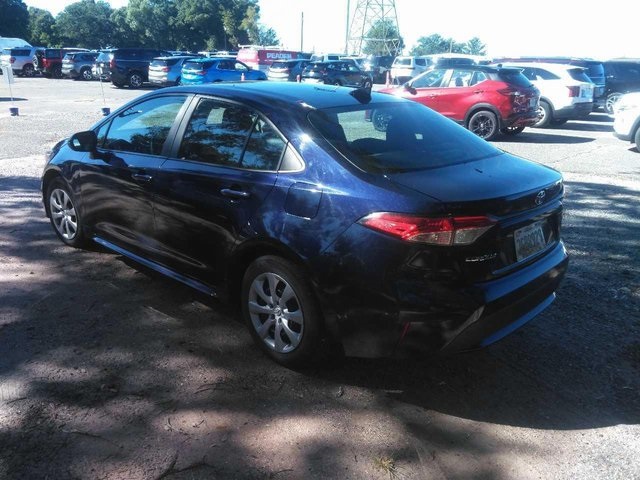 2022 Toyota Corolla LE photo 3