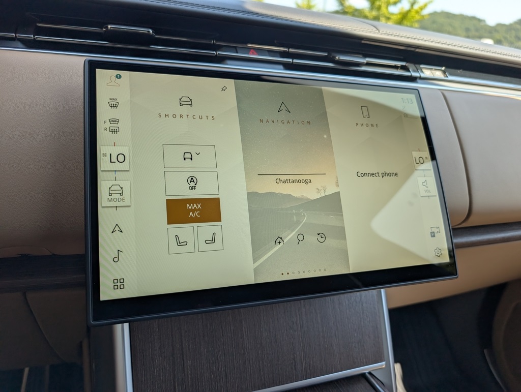 2025 Land Rover Range Rover SE photo 14