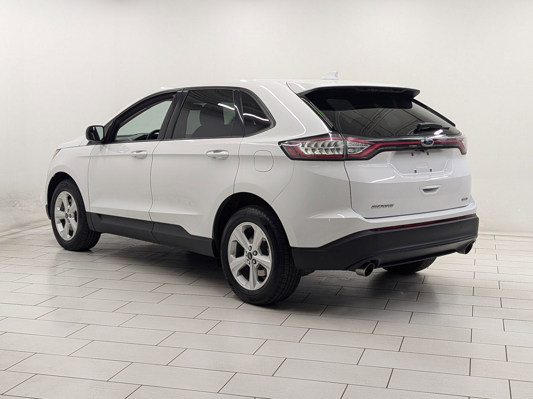 2018 Ford Edge SE photo 2