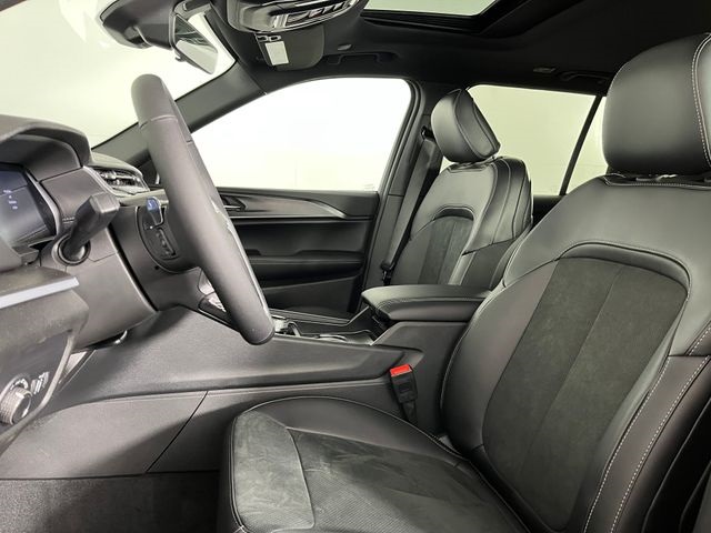 2025 Jeep Grand Cherokee Laredo Altitude photo 3