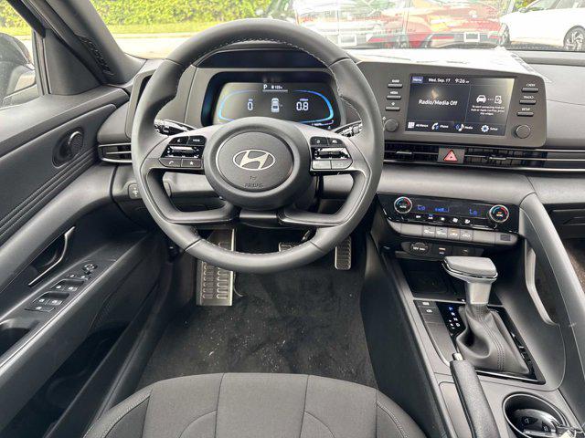 2025 Hyundai Elantra SEL Sport photo 18