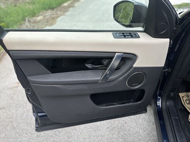 2021 Land Rover Discovery Sport S photo 8