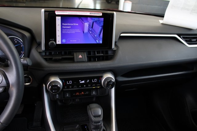 2024 Toyota RAV4 Hybrid XLE photo 24