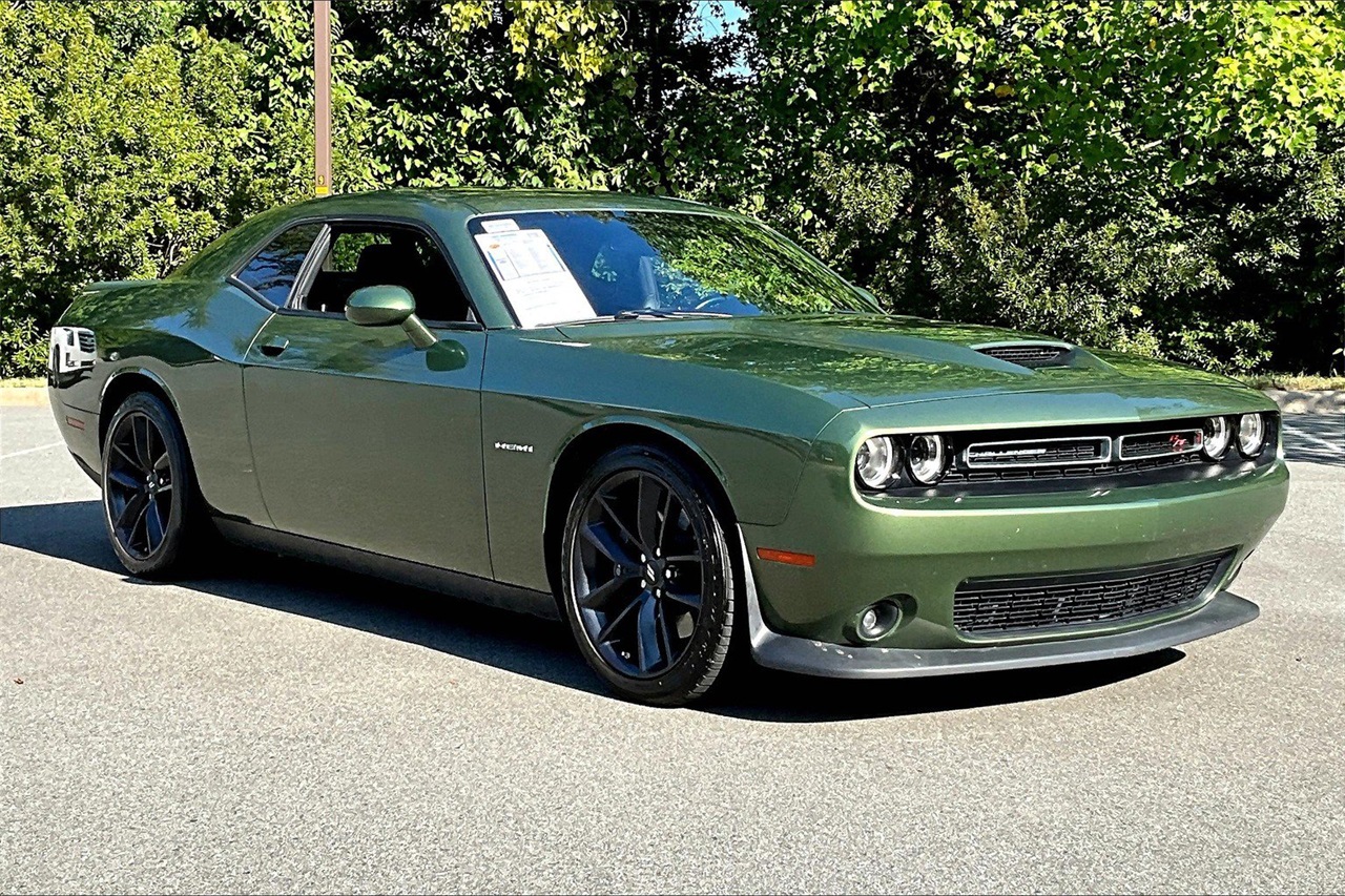2022 Dodge Challenger R/T photo 2