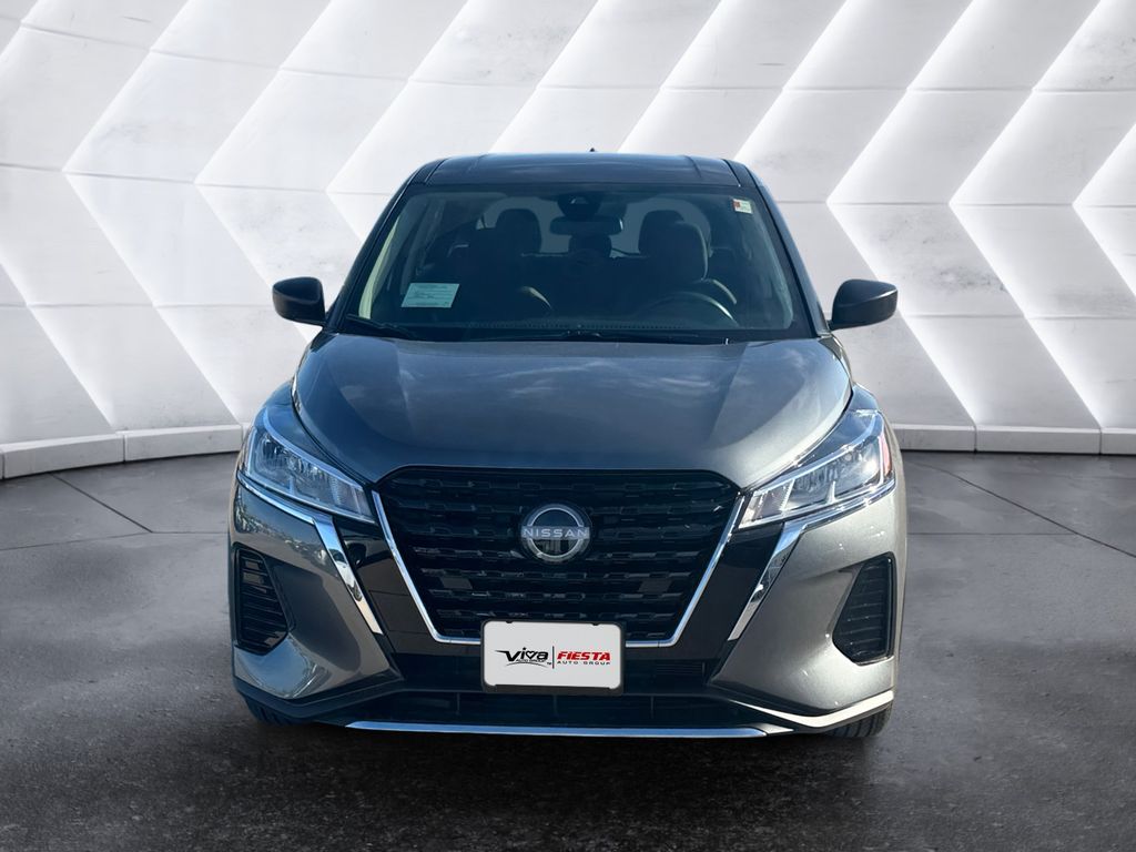 2025 Nissan Kicks Play S photo 2