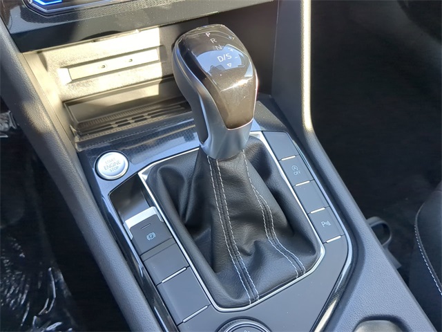 2025 Volkswagen Taos SEL photo 21