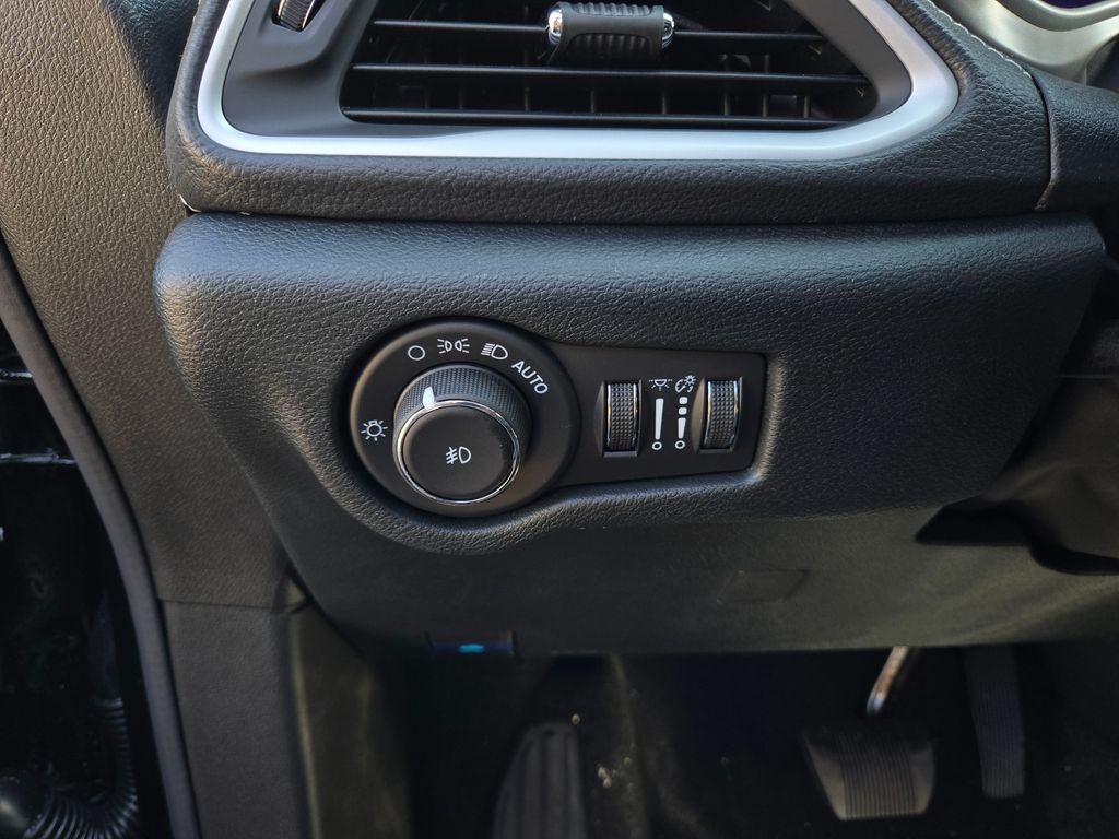 2026 Chrysler Pacifica photo 12