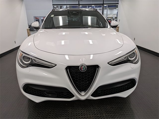 2023 Alfa Romeo Stelvio Ti photo 2