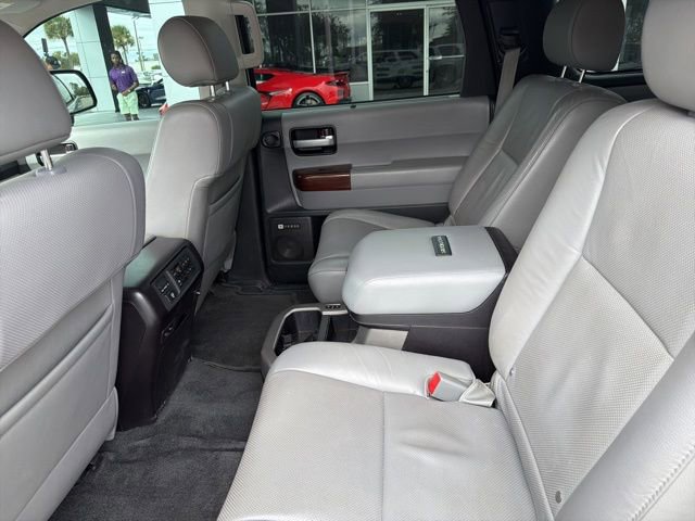 2016 Toyota Sequoia Platinum photo 7