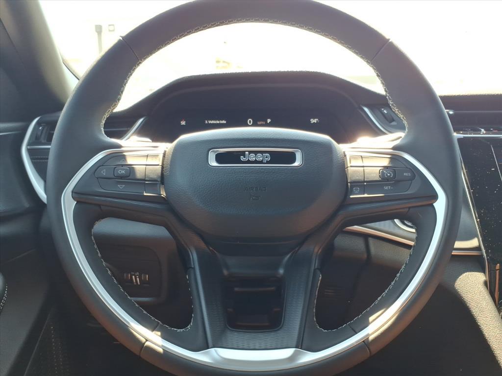 2025 Jeep Grand Cherokee Laredo X photo 13