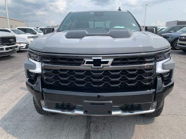2024 Chevrolet Silverado 1500 ZR2 photo 2