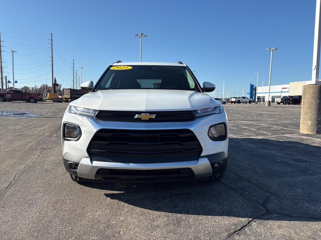 2023 Chevrolet Trailblazer LT photo 2