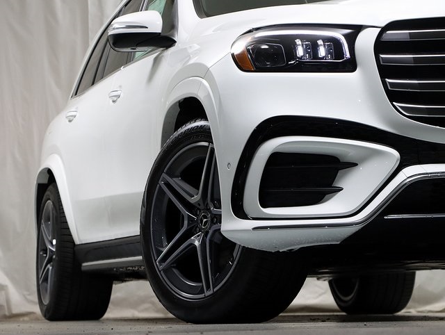 2025 Mercedes Benz GLS 450 4MATIC photo 4