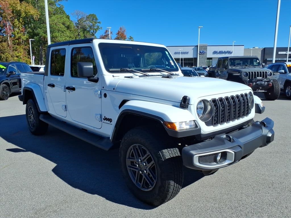 2024 Jeep Gladiator Sport S's photo
