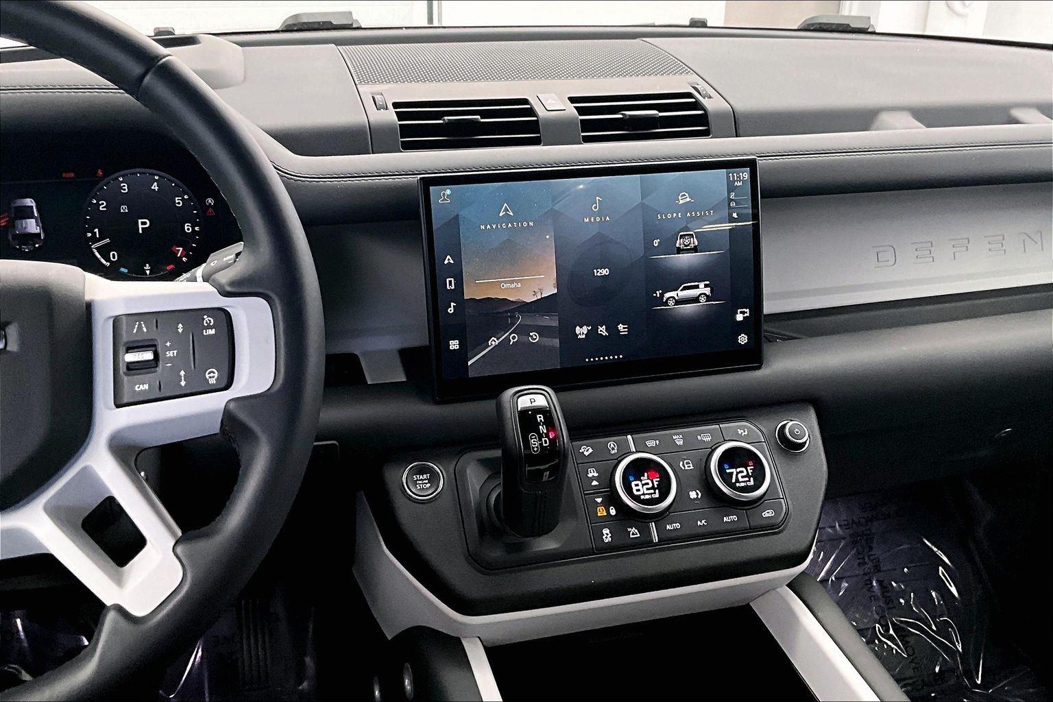 2025 Land Rover Defender S 110 photo 4