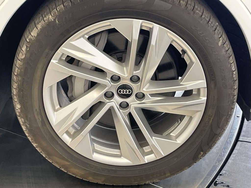 2021 Audi Q7 55 Prestige photo 14