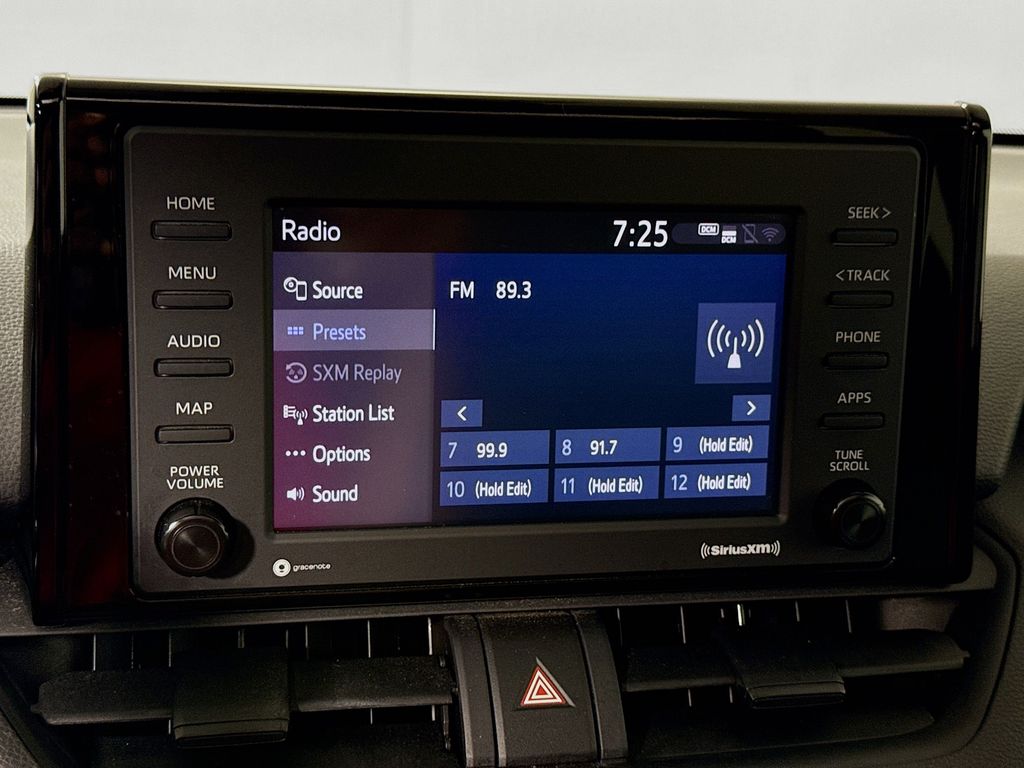2021 Toyota RAV4 Hybrid XLE photo 13