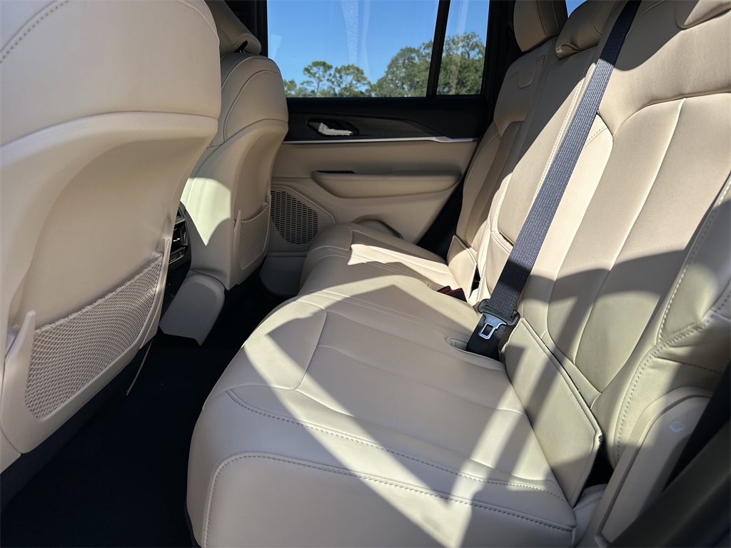 2025 Jeep Grand Cherokee Limited photo 14