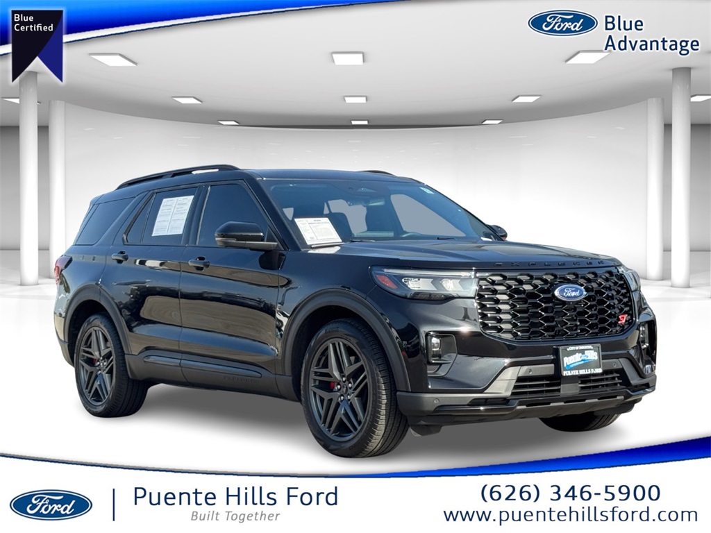 2025 Ford Explorer ST's photo