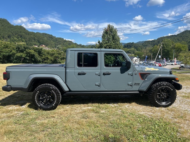 2024 Jeep Gladiator photo 6