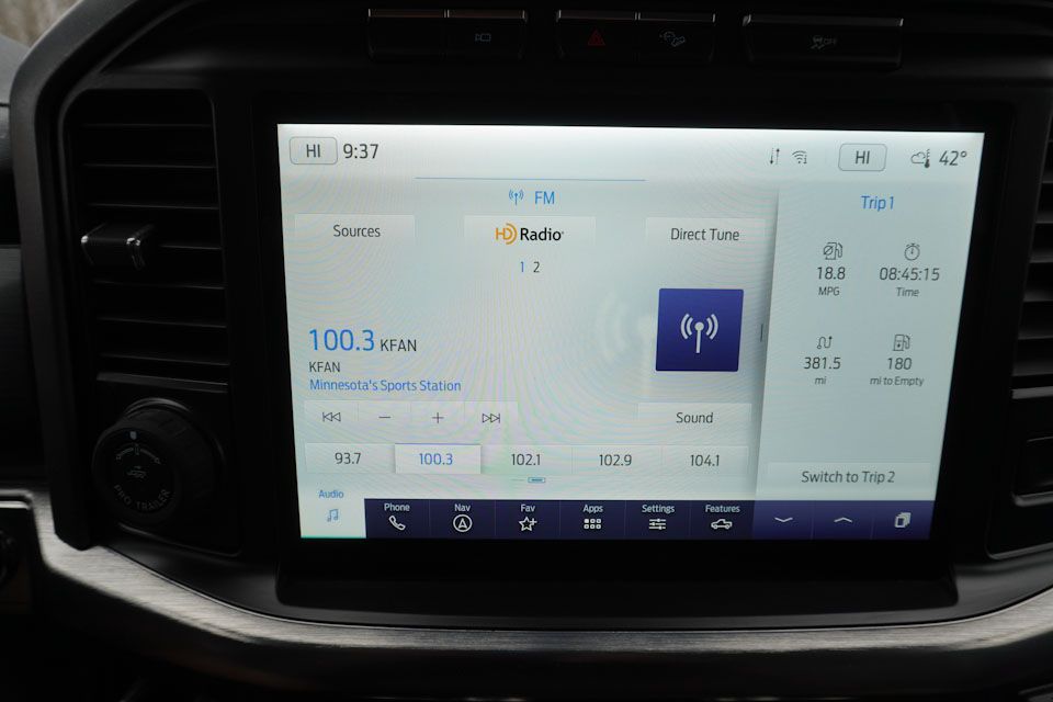 Used 2022 Black Ford Lariat image 25