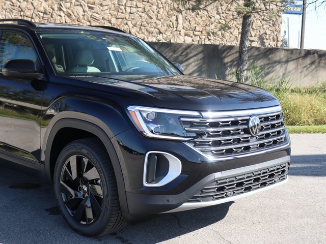 2026 Volkswagen Atlas SE Technology photo 2