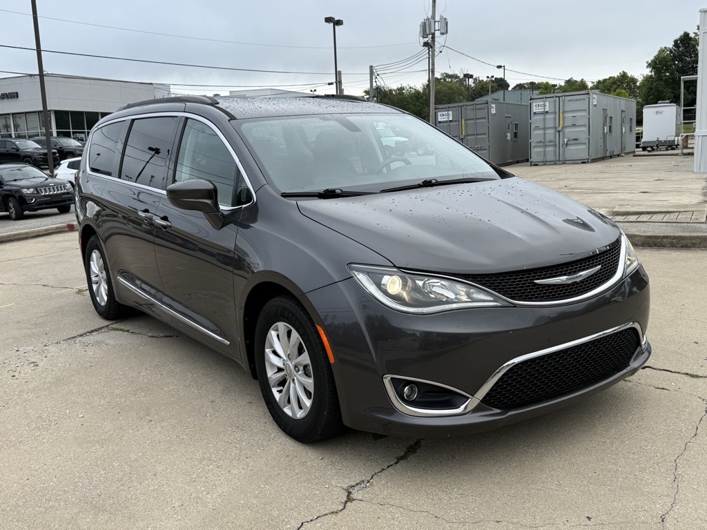 2017 Chrysler Pacifica Touring L photo 4
