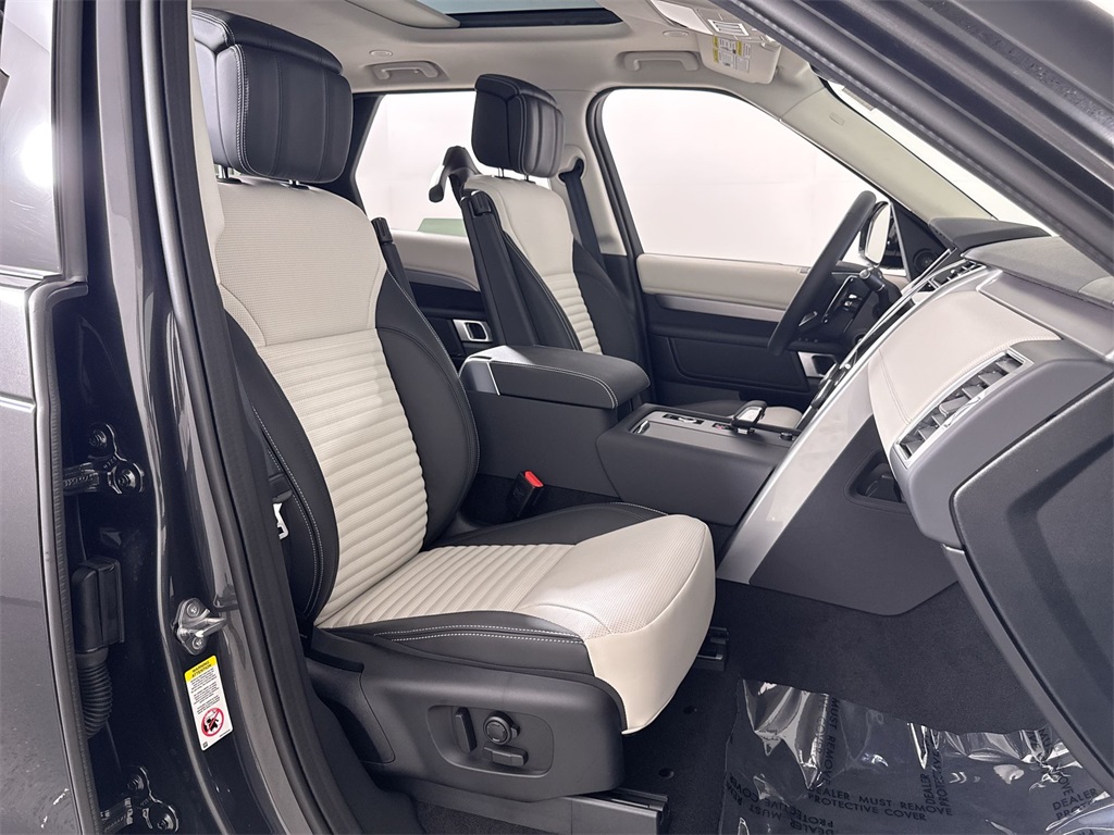 2025 Land Rover Discovery SE photo 24