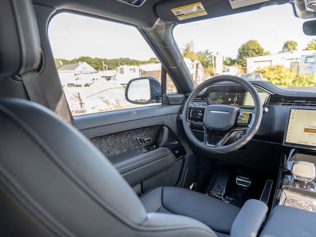 2025 Land Rover Range Rover Sport SE photo 18