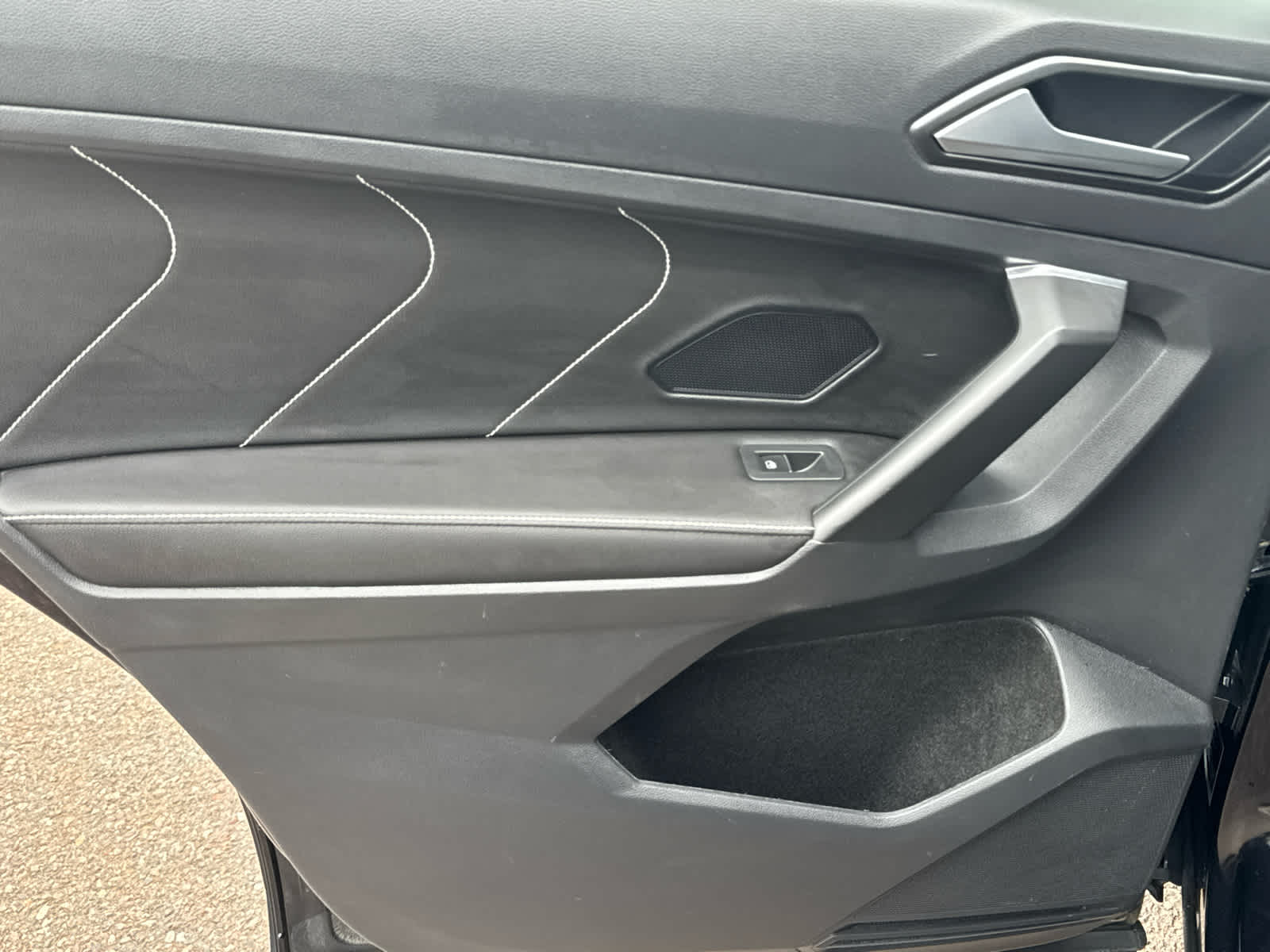 2023 Volkswagen Tiguan SE photo 13