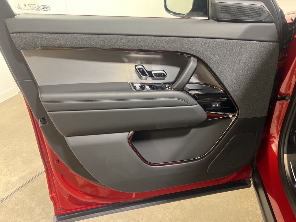 2025 Land Rover Range Rover Sport SE photo 9