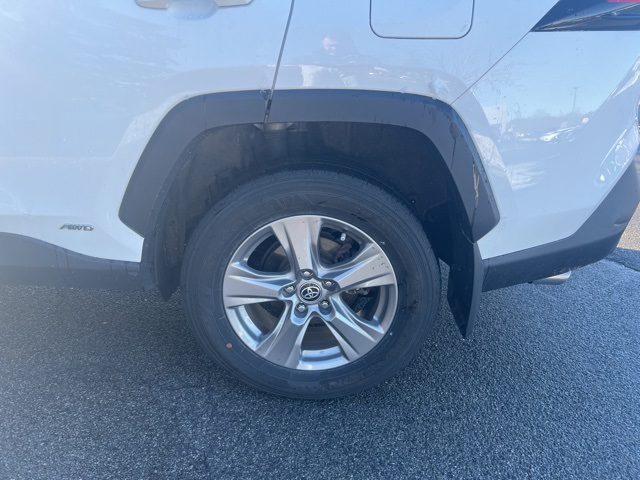 2024 Toyota RAV4 Hybrid XLE photo 3