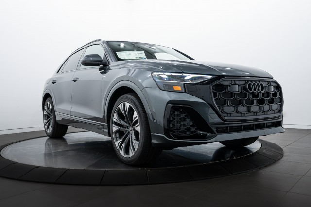 2025 Audi Q8 Premium Plus