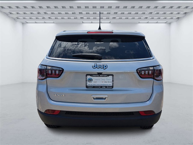 2024 Jeep Compass Sport photo 3