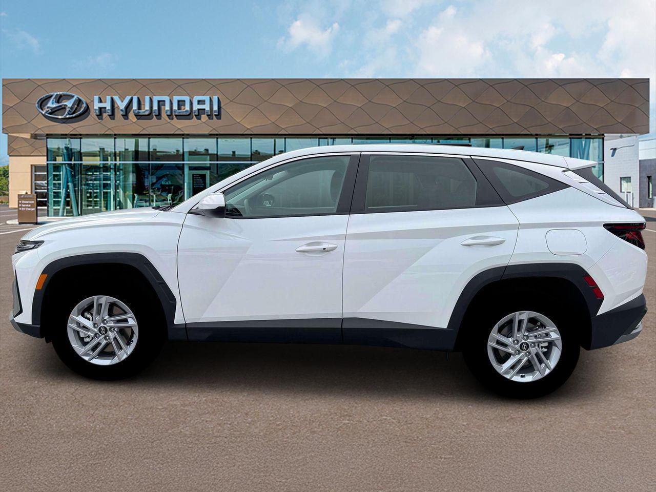 2026 Hyundai Tucson SE photo 2